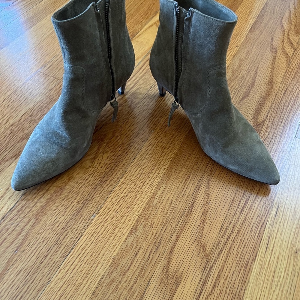 Isabel Marant Elegant Taupe Suede Ankle Boots